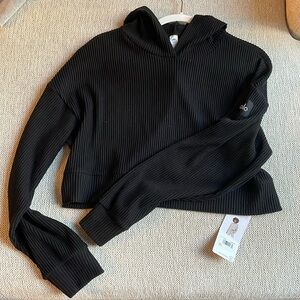 NWT Alo black cropped ribbed hoodie